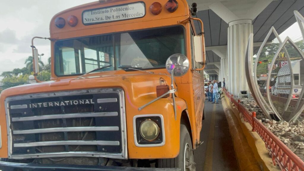 Accident in Santiago: woman dies after motorcycle is struck by bus | De Último Minuto English