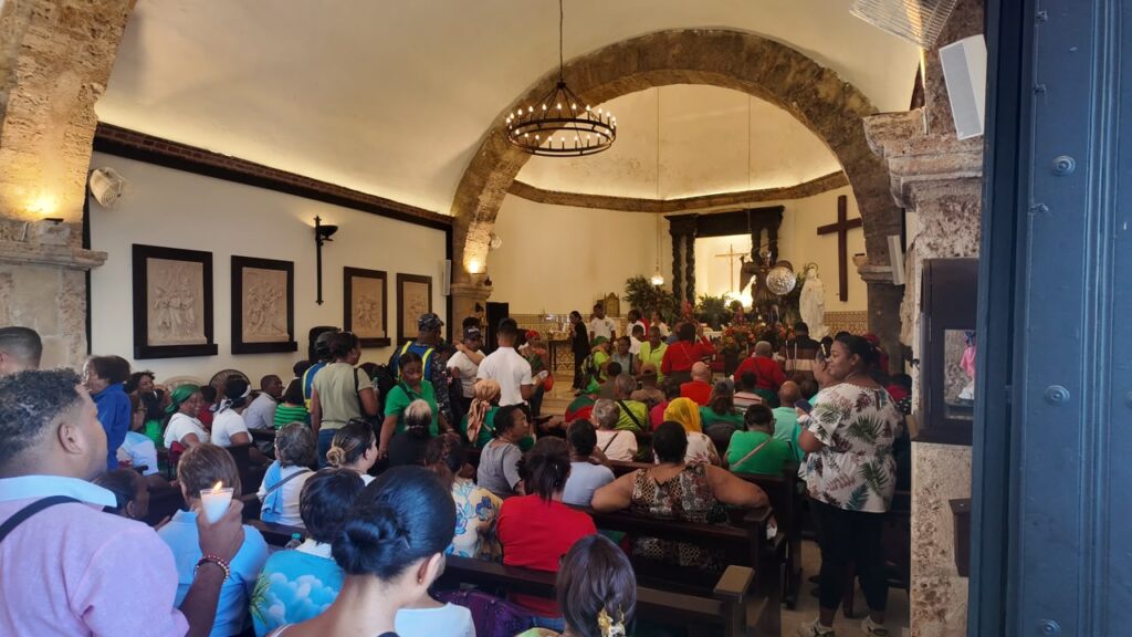 Devotees celebrate St. Michael's Day with faith and tradition in the Colonial Zone | 2 | Devotees celebrate St. Michael's Day with faith and tradition in the Colonial Zone | De Último Minuto English