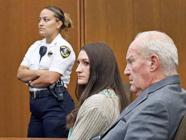 Mistrial declared in Lindsay Clancy case after jury fails to reach a verdict | 2 | Mistrial declared in Lindsay Clancy case after jury fails to reach a verdict | De Último Minuto English