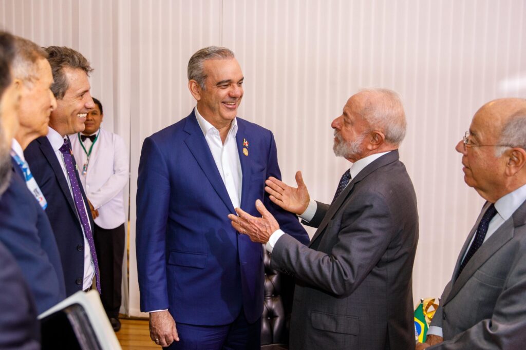 Abinader apuesta por mayor integración regional tras reelección de Lula en Brasil