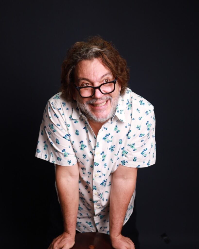 Comedian Kenny Grullón assaulted at his residence; actor is in good health | De Último Minuto English