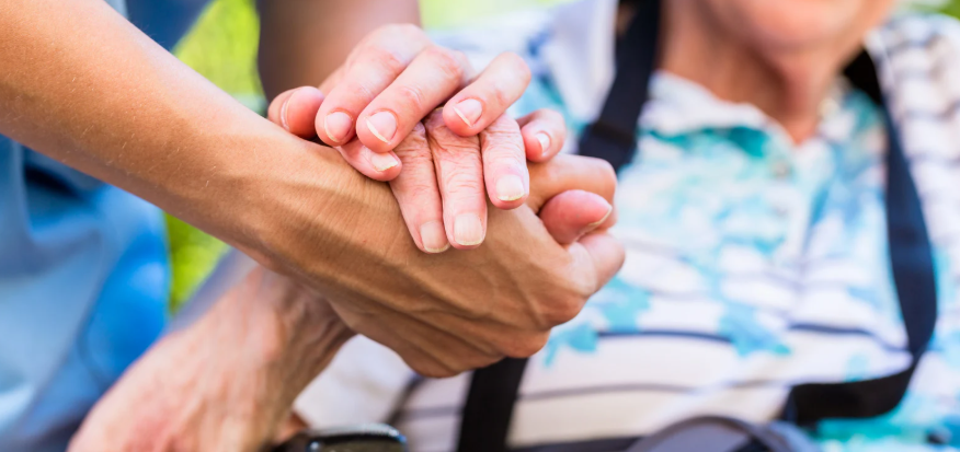 Global life expectancy exceeds 73 years again after COVID-19 | De Último Minuto English