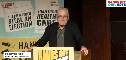 De Niro lashes out at Trump and calls him a "coward" and a "piece of shit" at a public event | De Último Minuto English