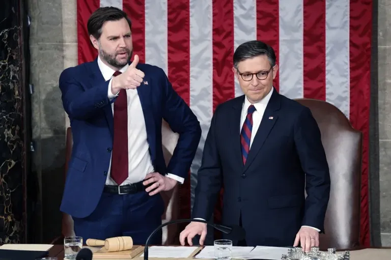JD Vance seeks to succeed Trump in 2028, but is still awaiting his endorsement | 2 | JD Vance seeks to succeed Trump in 2028, but is still awaiting his endorsement | De Último Minuto English