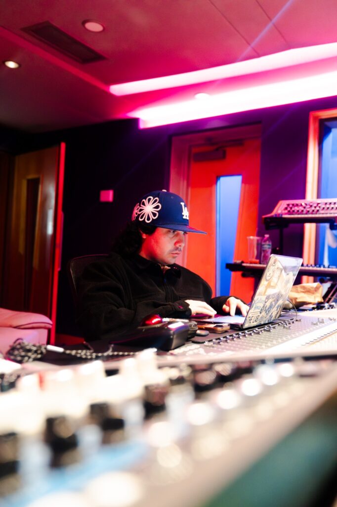 From the studio to the Latin GRAMMY: Vicente Pinto consolidates a decade of trajectory in Latin music | De Último Minuto English