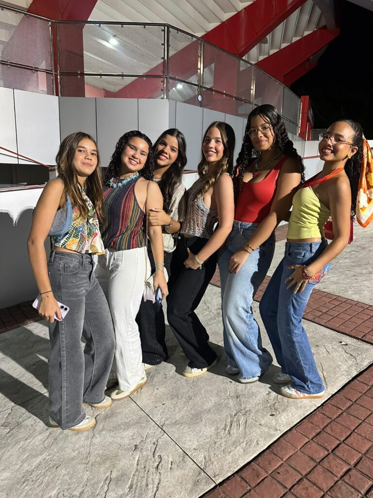 Rawayana arrives in Santiago with a first sold-out show packed with flavor and flags | De Último Minuto English