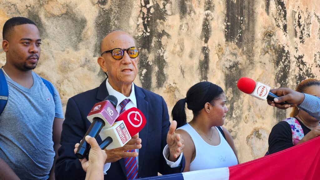 Luis De León calls to defend Dominican sovereignty during the Day of the Race event | 2 | Luis De León calls to defend Dominican sovereignty during the Day of the Race event | De Último Minuto English
