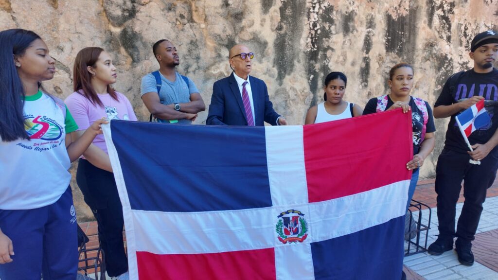 Luis De León calls to defend Dominican sovereignty during the Day of the Race event | 1 | Luis De León calls to defend Dominican sovereignty during the Day of the Race event | De Último Minuto English