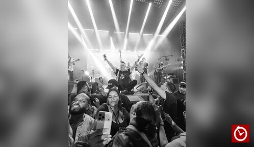 Aljadaqui enciende el Oktober Fest de Santiago ante 3,000 personas y sorprende con Krispy en el escenario