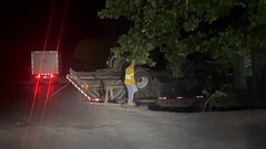 camión cargado se vuelca en autopista duarte; chofer y ayudante resultan heridos