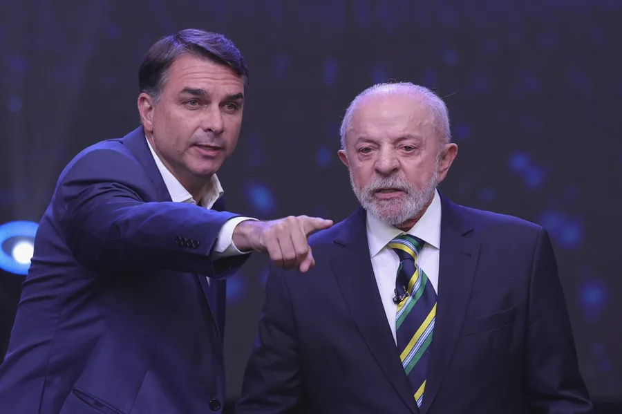 Flávio Bolsonaro and Lula attack each other over economy, security, and corruption in final debate | De Último Minuto English
