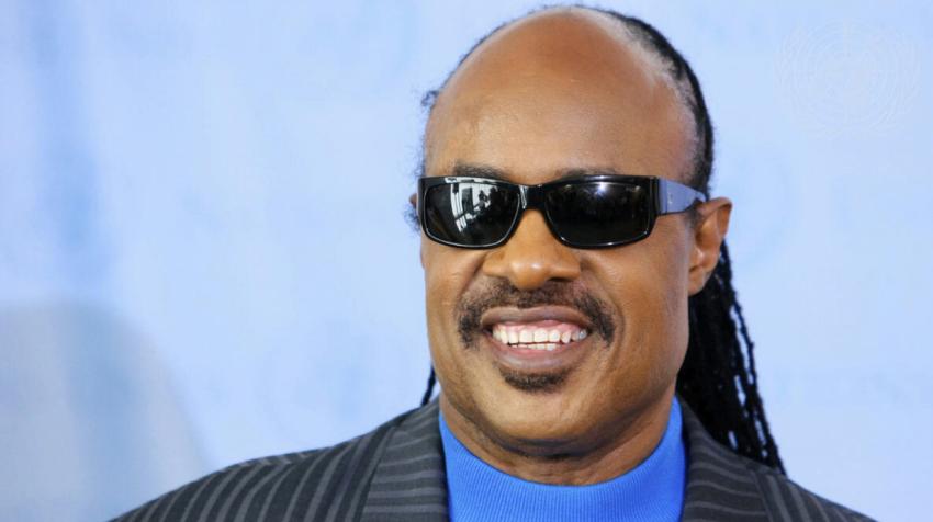 Stevie Wonder sues woman who has been living rent-free on his property for 38 years | De Último Minuto English